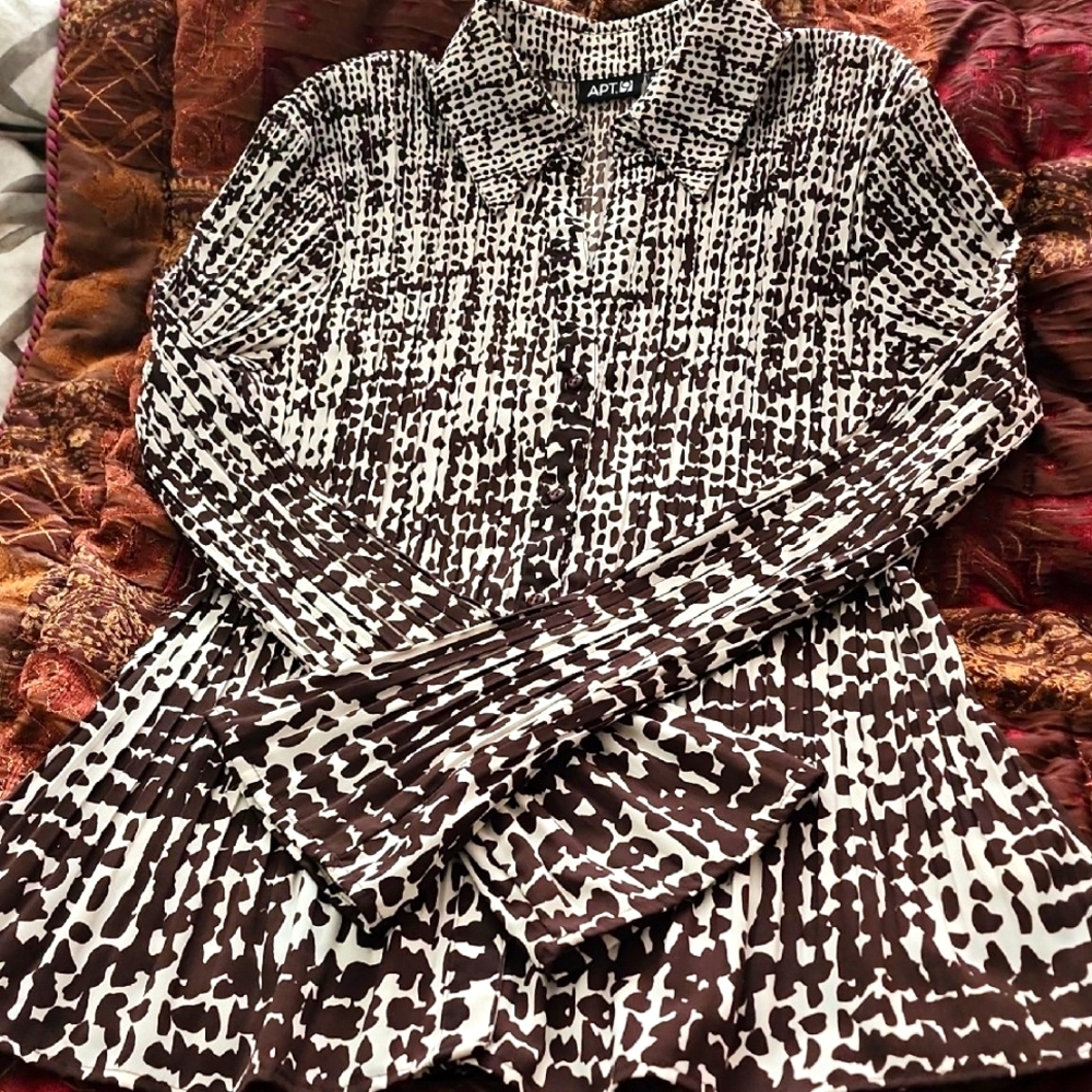 Apt. 9 Chic Brown and White Patterned Blouse with subtle bell sleeves, XL